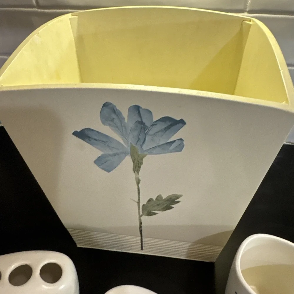 Croscill Spa Leaf Trashcan Toothbrush Holder Drinking Glass & 2 Soap Dishes